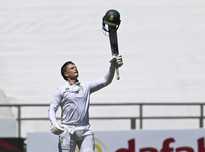 依然凭借精 依然凭借精